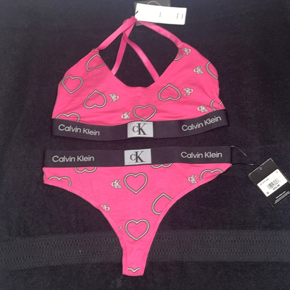 NWT Calvin Klein V-Day Cotton Bralett and underwear set. Top L, Bottom M